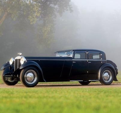 Lord Peter Wimsey drove a Daimler double-six (12 cylinders)
